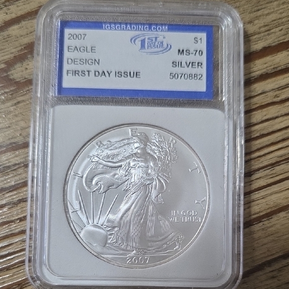 2007 Silver Eagle Coin in Protective Case. First Day Issue. MS-70 - Picture 4 of 4